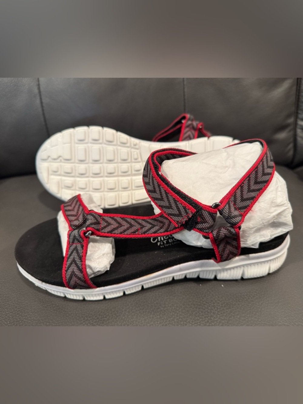 BRAND NEW IN BOX HSN TONY LITTLE CHEEKS SNEAKER SANDAL 6.5 WIDE BLACK AND RED